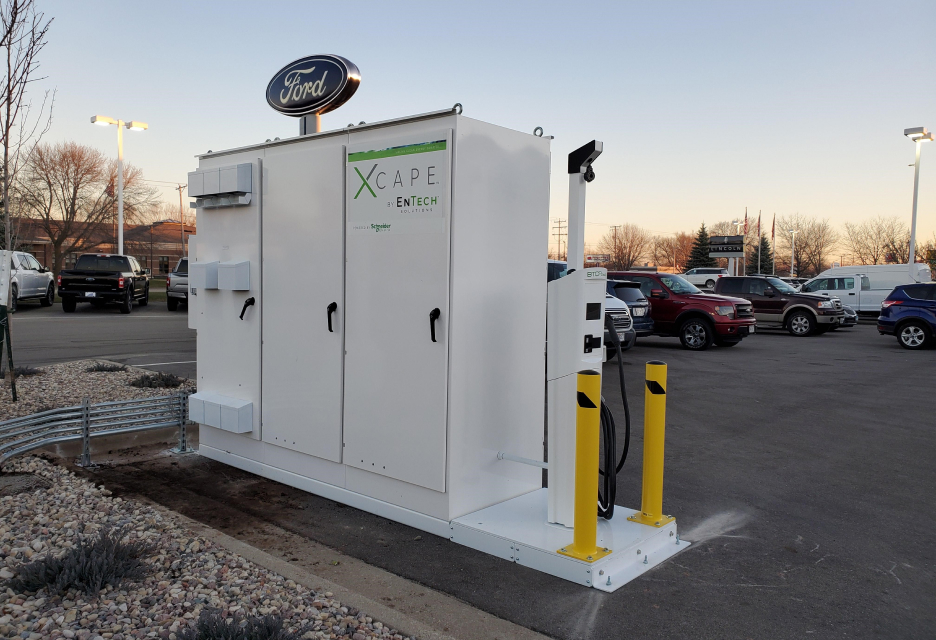 ev charger powered by solar battery